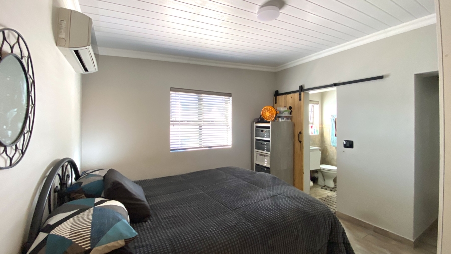 3 Bedroom Property for Sale in Britannia Bay Western Cape